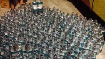 Hàng nghìn chai mỹ phẩm không rõ nguồn gốc “nhồi” bụng xe khách