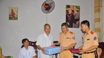 CSGT Hà Nội tri ân các thương binh, liệt sĩ, gia đình chính sách