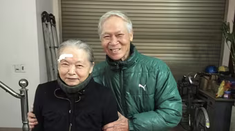 Bị lạc trong đêm Noel, cụ bà được CSGT tìm thấy, đưa về với người thân