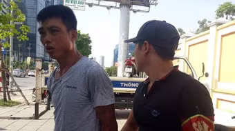 Mang ma túy "đá", vứt xe bỏ chạy khi giáp mặt "141"