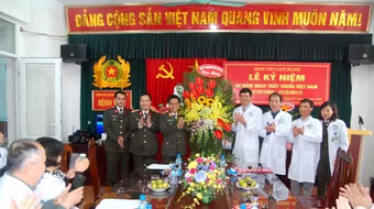  Thăm, chúc mừng Bệnh viện Công an thành phố