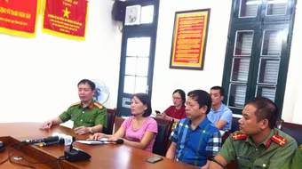 Nghẹt thở giây phút giải cứu nữ điều dưỡng bị kẻ nghi "ngáo đá" khống chế tại Hà Nội