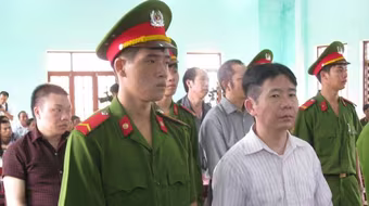 Bắt chước Tàng Keangnam, cán bộ liên bản buôn ma tuý như bán rau