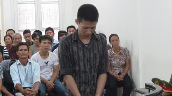 Bị truy đuổi về đến tận nhà, nam sinh viên chém người tử vong