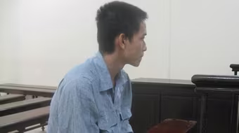 Thiếu nữ khai tăng tuổi để được "quan hệ" với bạn trai