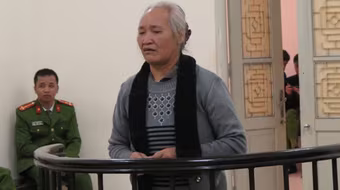 Giảm án cho người đàn bà lôi kéo, xúi giục học sinh nghỉ học