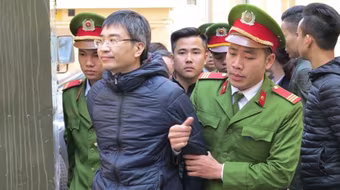 Giang Kim Đạt cùng bố đẻ tái hầu tòa