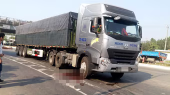 Người đàn ông bị xe rơ - moóc cán tử vong