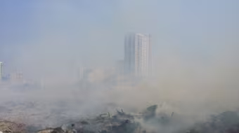 Hốt hoảng vì…cháy rác thải ở bãi đất hoang