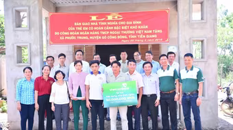 Vietcombank bàn giao nhà tình nghĩa cho hộ nghèo tại Tiền Giang