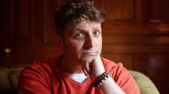 Choáng với người đàn ông không có bộ phận sinh dục vẫn hẹn hò bạn gái xinh đẹp