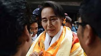 Bà Aung San Suu Kyi phải phẫu thuật đục thủy tinh thể