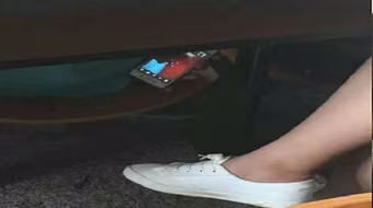 Sinh viên đại học biến thái chụp lén dưới váy nữ sinh