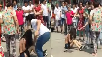 Nhóm phụ nữ Trung Quốc hung hãn đánh ghen dã man cô gái trẻ giữa phố 