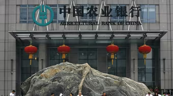 Mỹ phạt ngân hàng Trung Quốc 215 triệu USD