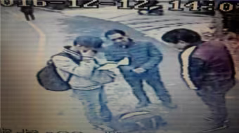 Con trai bật khóc khi đọc thư của mẹ