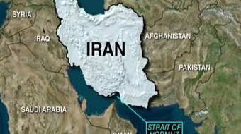 Tàu khu trục Mỹ bắn cảnh cáo 4 tàu Iran