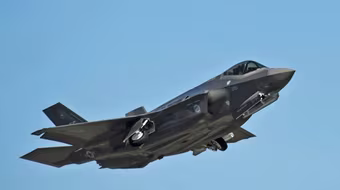 Mỹ triển khai phi đội F-35 đầu tiên tới Nhật Bản