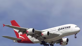 Hành khách mở cửa máy bay ở độ cao 12.000m