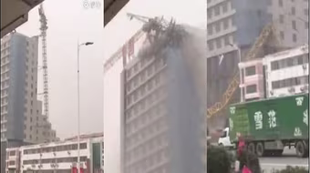 Video cần cẩu xây dựng đổ vào tòa nhà cao tầng