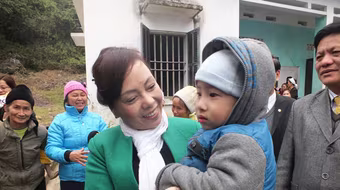 Trao tặng trang thiết bị cho Bộ đội Biên phòng tỉnh Cao Bằng