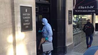 Anh điều tra vụ trộm 300 két đựng tiền