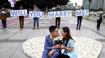 Màn cầu hôn lạ, nhưng thiết thực