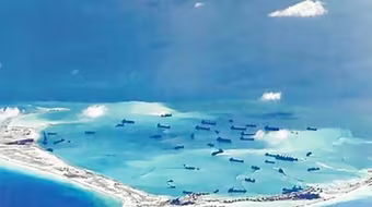 Hoạt động bồi lấp của Trung Quốc hủy hoại đáy Biển Đông