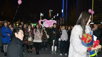 Chê kim cương nhỏ, từ chối lời cầu hôn