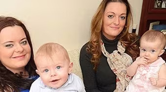 Đôi bạn thân sinh con cùng một ngày