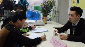 Lao động trẻ thất nghiệp: Khổ vì mải chạy theo ngành "hot"