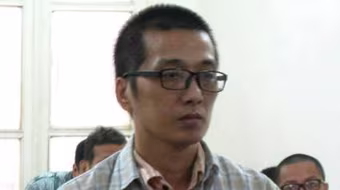 Nhân viên ngân hàng giả mạo chữ ký khách hàng để lừa đảo