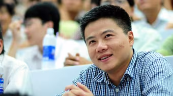 GS Ngô Bảo Châu trò chuyện trong Hội sách mùa thu