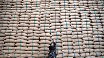 Thái Lan điều tra gần 1.000 quan chức làm thâm hụt ngân sách