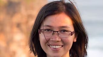 Người trẻ bị nhốt trong những chiếc lồng quá chật