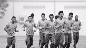 "Đội tuyển Việt Nam chịu áp lực hơn chúng tôi"