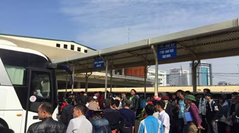 Bến Mỹ Đình tắc nghẽn vì 100 nhà xe không nhận khách: Sẽ bỏ tuyến nếu doanh nghiệp gây áp lực