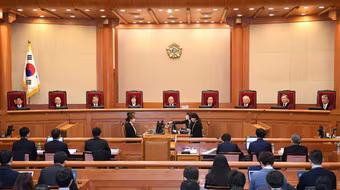 Tổng thống Hàn Quốc bị tố lạm quyền