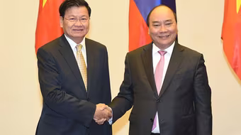 Thủ tướng Lào "xông đất Việt Nam" và họp Ủy ban liên Chính phủ hai nước