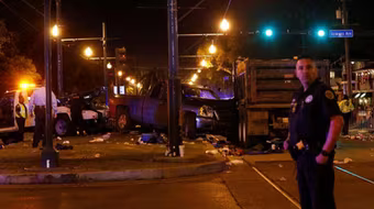 Mỹ: Xe tải đâm vào đám đông