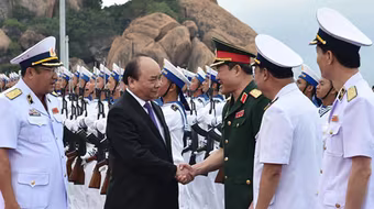 Trang bị tàu ngầm để bảo vệ vững chắc chủ quyền biển, đảo