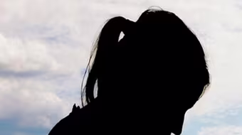 Thiếu nữ 17 tuổi bị bạn trai đánh thuốc mê, hiếp dâm tập thể