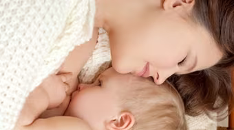 Lợi ích tuyệt vời của sữa mẹ đối với trẻ sinh non