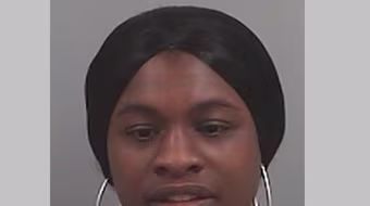 Mâu thuẫn, đổ cả nồi súp đang sôi vào đầu bạn trai 