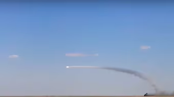 Xem Tor-M2U phóng tên lửa khi đang chạy, S-300 khai hoả trong đêm