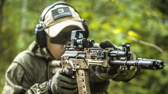 Nga trình làng phiên bản mới của súng trường tấn công AK-12