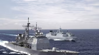 NATO ngừng ngăn chặn cướp biển để tập trung vào Nga