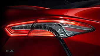 Toyota tung hình ảnh teaser đầu tiên của Camry 2018