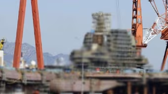 Trung Quốc chỉ trích vì báo Nhật Bản đăng ảnh tàu sân bay tối mật