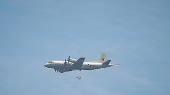 Phi công ấn nhầm nút, máy bay Hàn Quốc thả hàng loạt vũ khí xuống biển